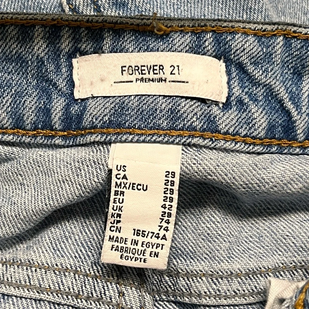 Forever21 premium light blue jeans - Picture 3 of 7